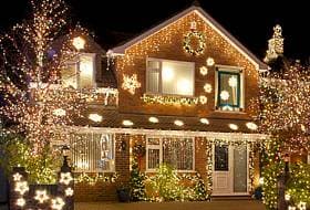 Профессиональная светотехника для праздничного освещения частного дома Профессиональная светотехника для праздничного освещения частного дома